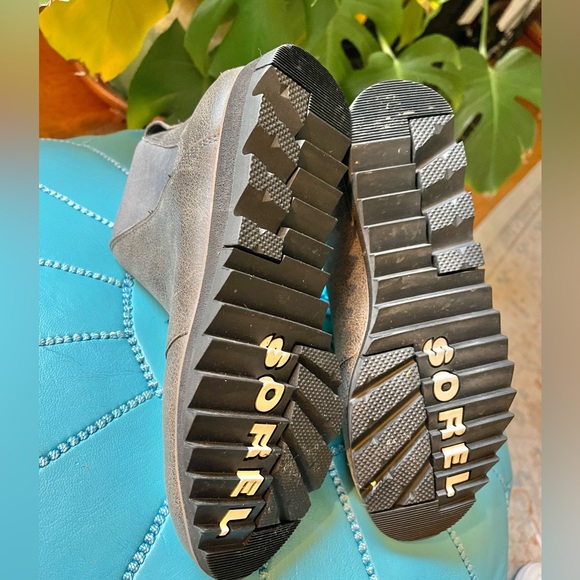 Sorel Harlow Chelsea Boot - Picture 7 of 12